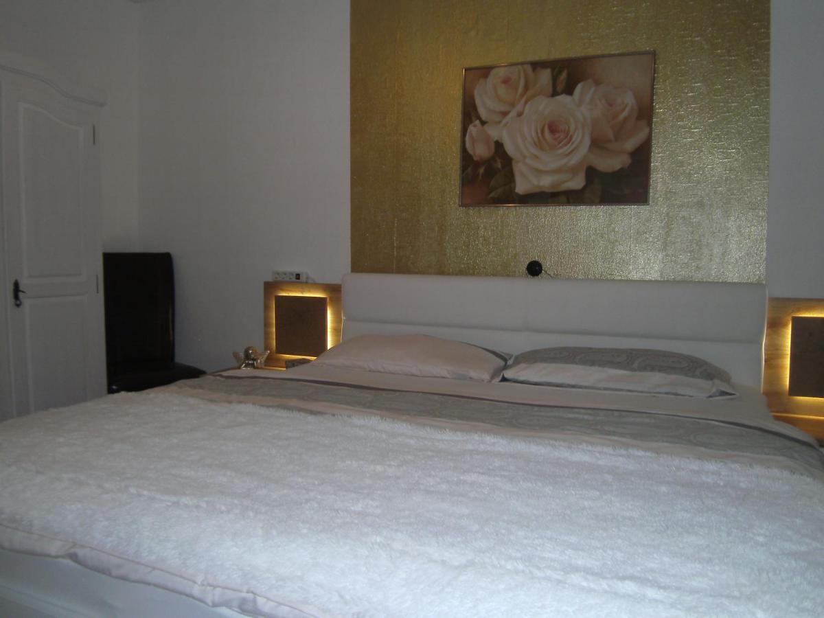 Ferienwohnung Rosentraum Oberotterbach Ngoại thất bức ảnh